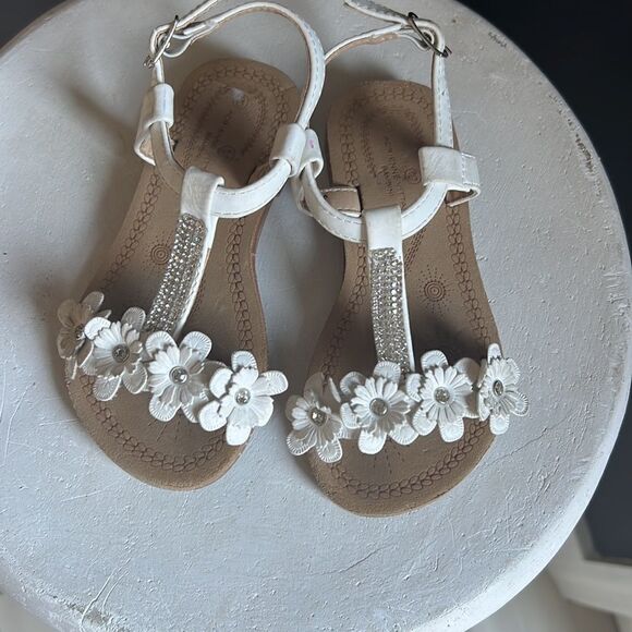 Girl Size 8 white strappy Sandals leather floral Adrienne Vittadini - Picture 6 of 7